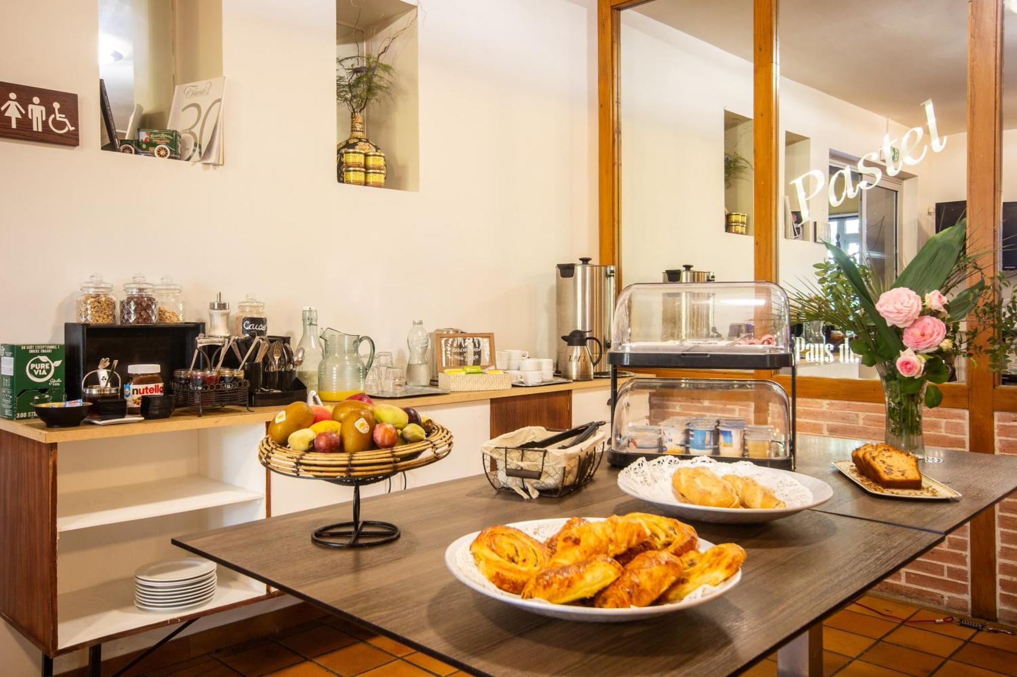 Logis Hotel Et Restaurant La Bombardiere Cuq-Toulza Εξωτερικό φωτογραφία